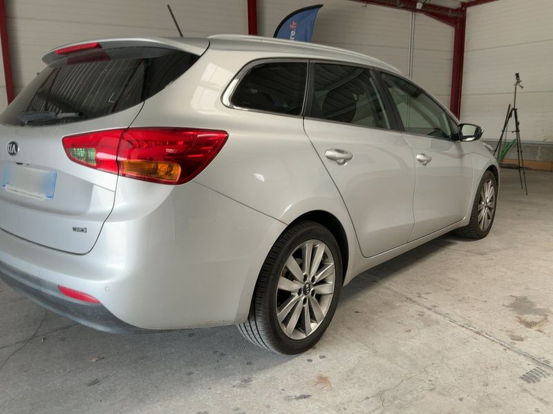 Kia cee'd 1.6 CRDi FIFA World Cup Edition 2014 – снимка 8