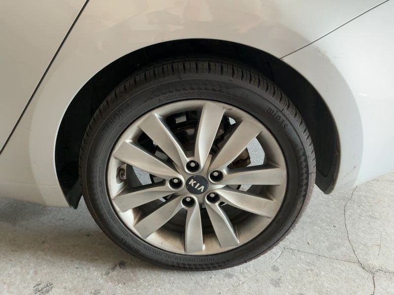 Kia cee'd 1.6 CRDi FIFA World Cup Edition 2014 – снимка 5