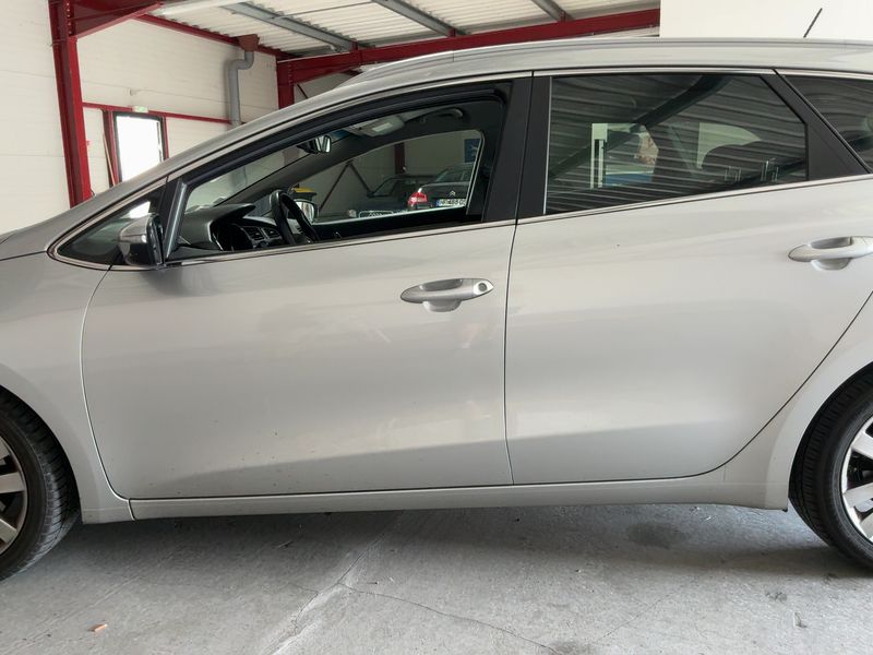 Kia cee'd 1.6 CRDi FIFA World Cup Edition 2014 – снимка 4