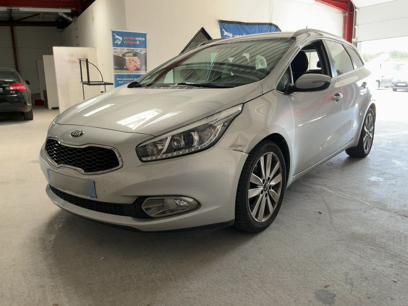 Kia cee'd 1.6 CRDi FIFA World Cup Edition 2014 – снимка 1