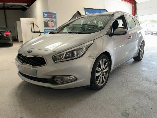 Kia cee'd 1.6 CRDi FIFA World Cup Edition 2014 – снимка 1