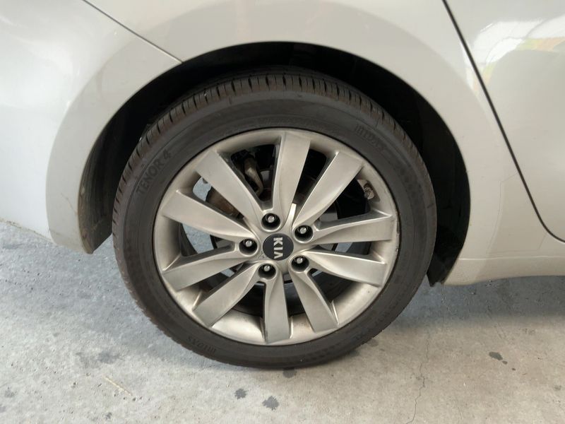 Kia cee'd 1.6 CRDi FIFA World Cup Edition 2014 – снимка 9