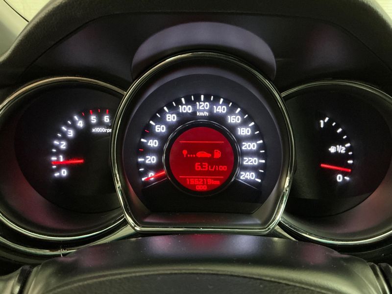 Kia cee'd 1.6 CRDi FIFA World Cup Edition 2014 – снимка 18