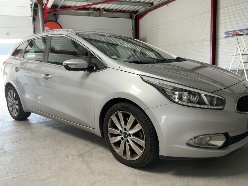 Kia cee'd 1.6 CRDi FIFA World Cup Edition 2014 – снимка 12