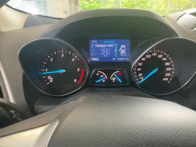 Ford Kuga 2.0 TDCi Titanium 2015 – снимка 18