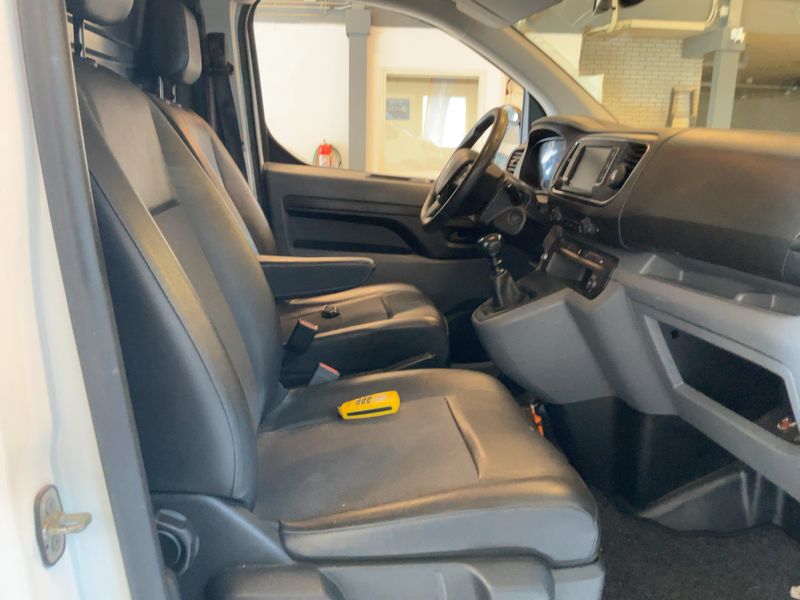 Peugeot Expert 2.0 Blue-HDi Premium L1 2018 – снимка 16