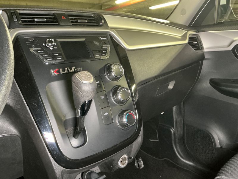 Mahindra KUV 100 1.2 K8 2021 – снимка 32