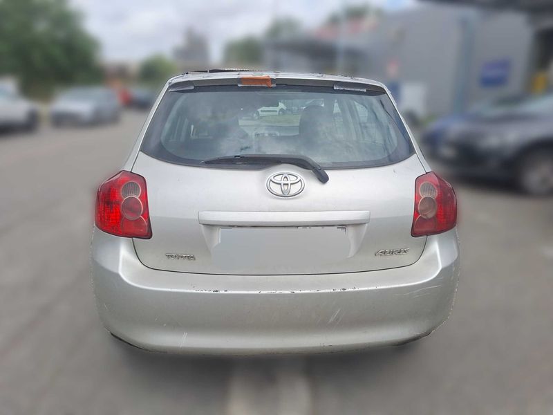 Toyota Auris 2.0 D-4D Sol 2008 – снимка 4
