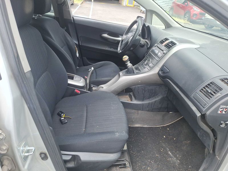 Toyota Auris 2.0 D-4D Sol 2008 – снимка 10