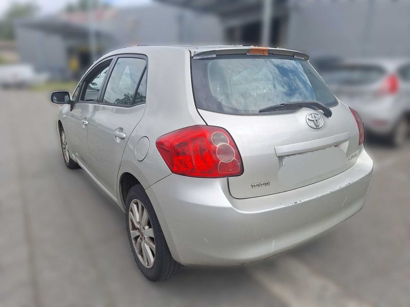 Toyota Auris 2.0 D-4D Sol 2008 – снимка 3