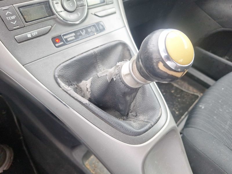 Toyota Auris 2.0 D-4D Sol 2008 – снимка 43