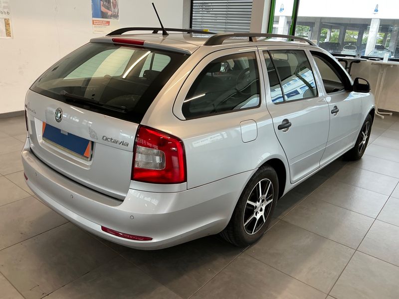 Skoda Octavia 1.4 TSI Ambiente 2011 – снимка 2