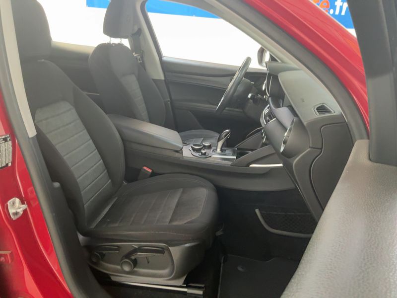 Alfa Romeo Stelvio 2.2 JTDM 2WD 2018 – снимка 16