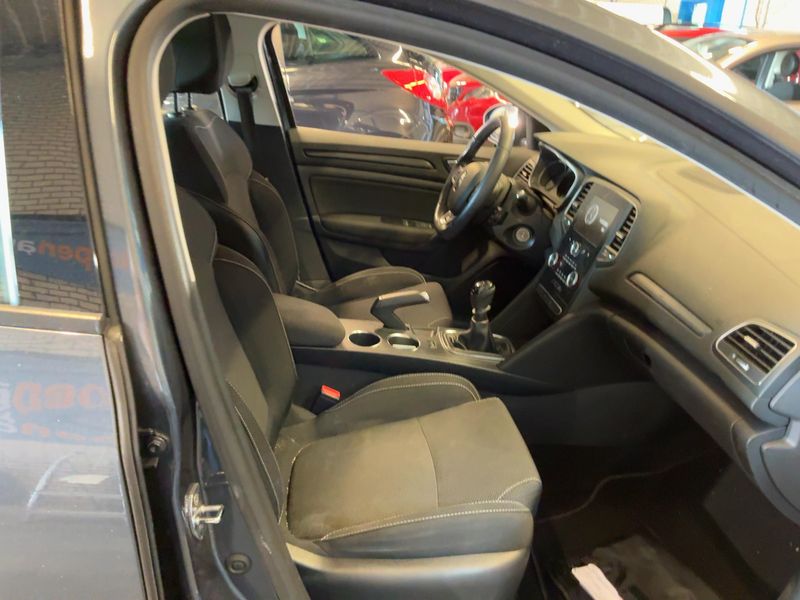 Renault Megane 1.2 TCe Limited 2017 – снимка 16