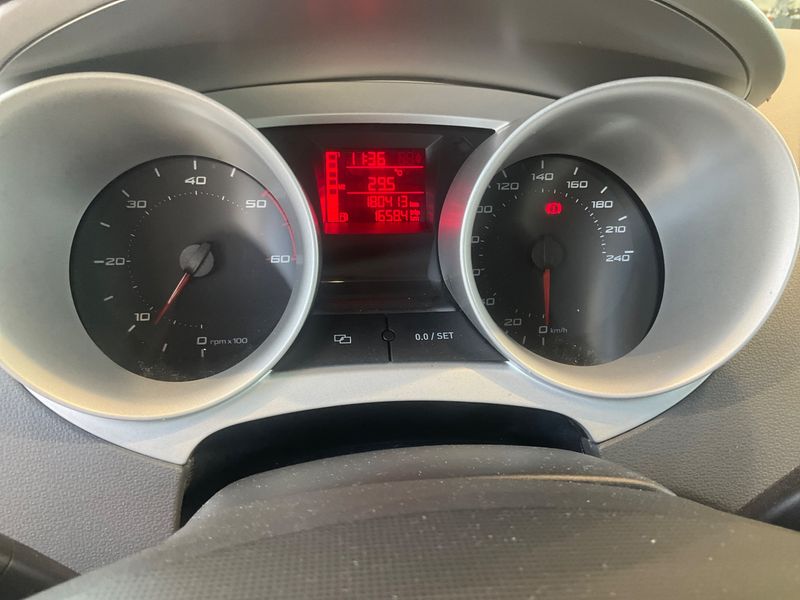 Seat Ibiza 1.6 TDI Stylance / Style 2011 – снимка 4
