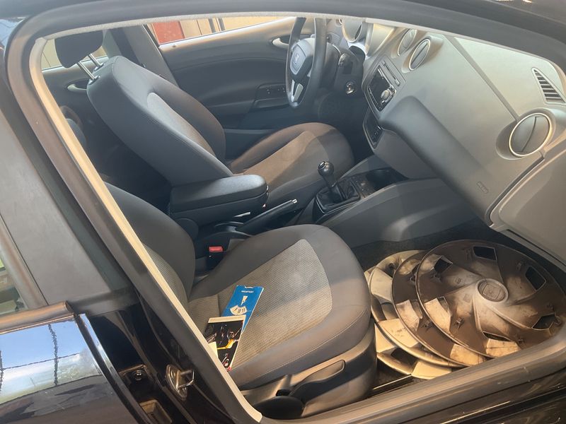 Seat Ibiza 1.6 TDI Stylance / Style 2011 – снимка 3