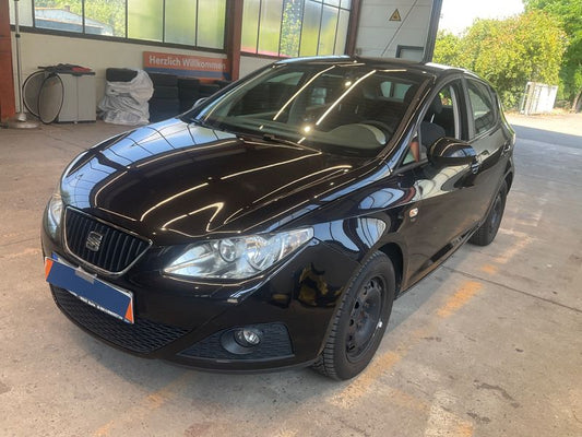 Seat Ibiza 1.6 TDI Stylance / Style 2011 – снимка 1