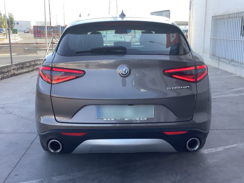 Alfa Romeo Stelvio 2.2 JTDM Basis 2WD 2018 – снимка 7