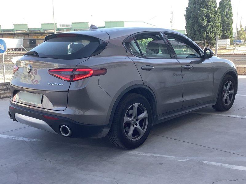 Alfa Romeo Stelvio 2.2 JTDM Basis 2WD 2018 – снимка 8