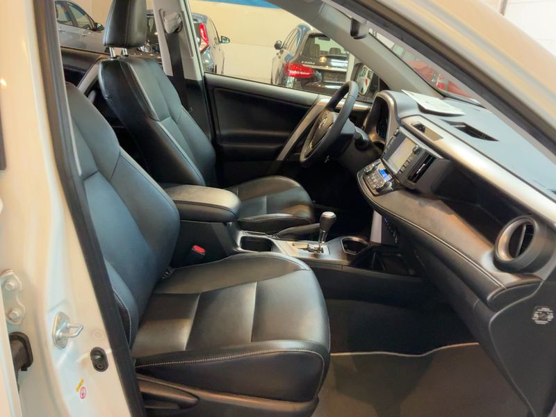 Toyota RAV 4 2.5 Hybrid Executive 2017 – снимка 17
