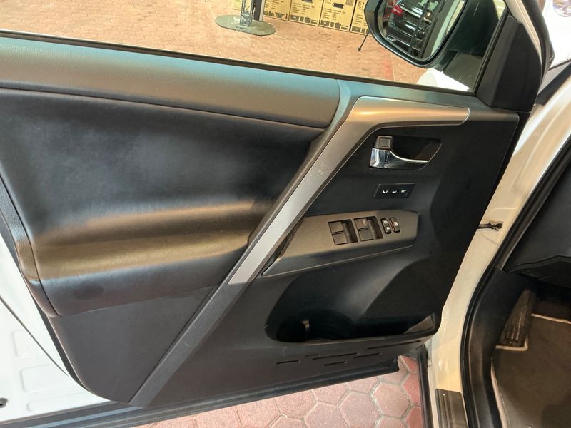 Toyota RAV 4 2.5 Hybrid Executive 2017 – снимка 23
