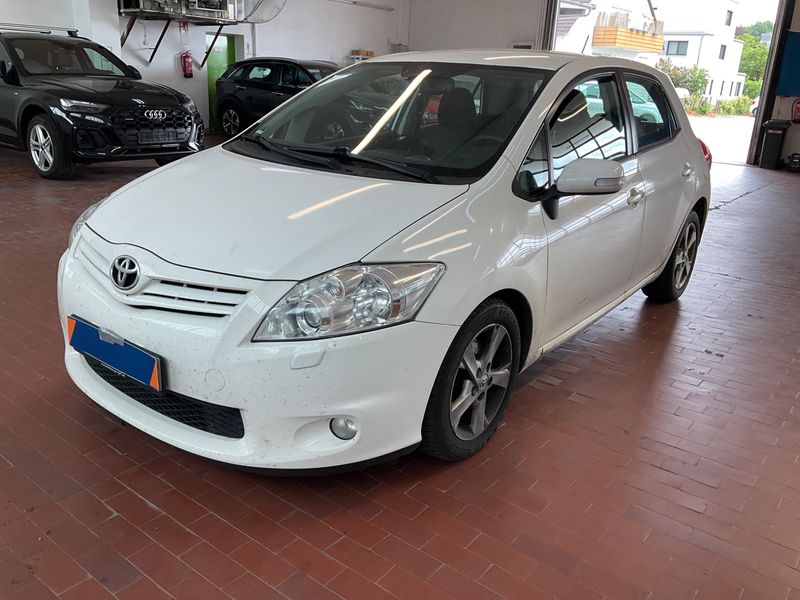 Toyota Auris 2.0 D-4D Executive 2010 – снимка 1