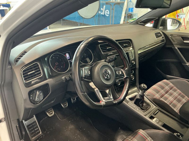 Volkswagen Golf VII 2.0 TFSI GTI "Performance" BlueMotion Tech 2015 – снимка 31