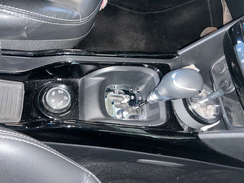 Peugeot 2008 1.2 PureTech Allure 2016 – снимка 29