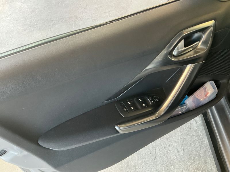 Peugeot 2008 1.2 PureTech Allure 2016 – снимка 32