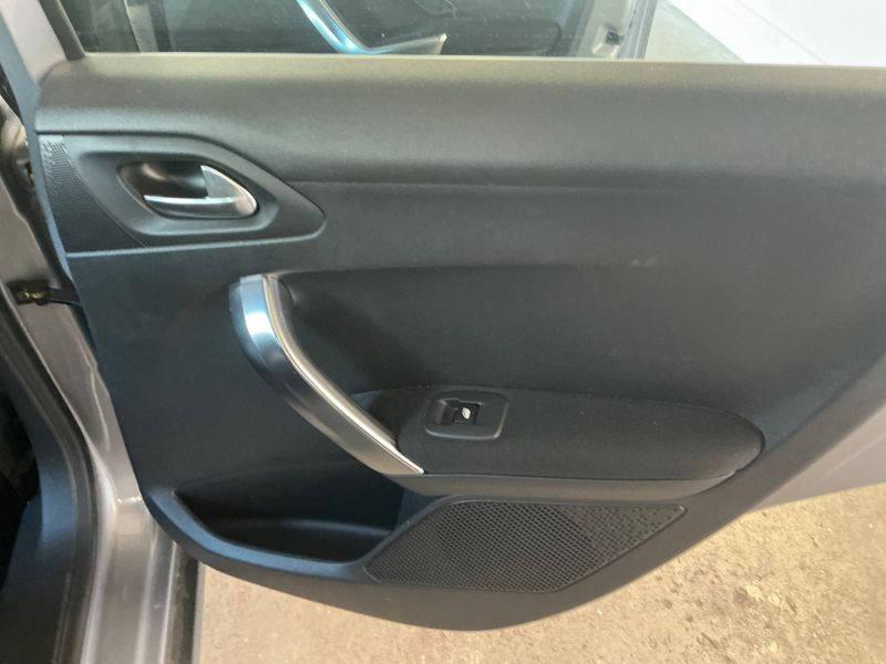 Peugeot 2008 1.2 PureTech Allure 2016 – снимка 30