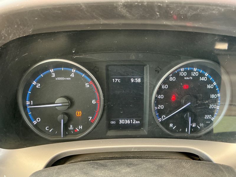 Toyota RAV 4 2.0 D-4D Active 2017 – снимка 18