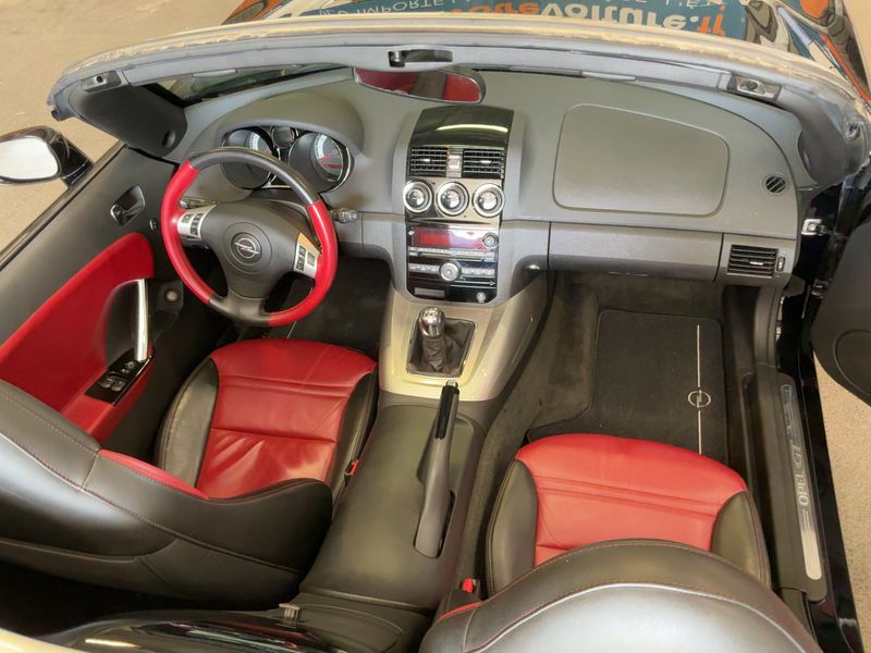 Opel GT 2.0 Turbo Basis 2009 – снимка 17