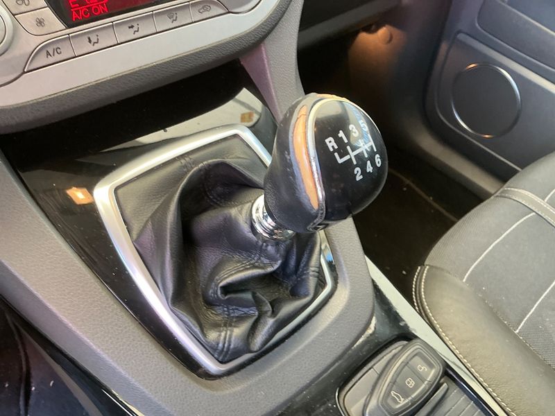 Ford Kuga 2.0 TDCi Titanium 2011 – снимка 23