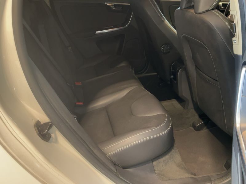 Volvo XC60 2.4 D5 Momentum AWD 2012 – снимка 20