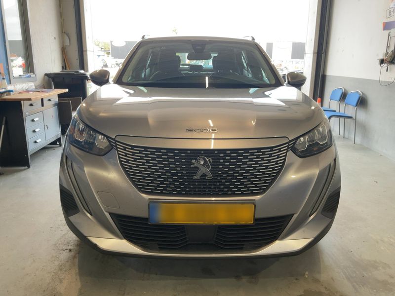 Peugeot 2008 electric drive 100 kW e Allure 2020 – снимка 14
