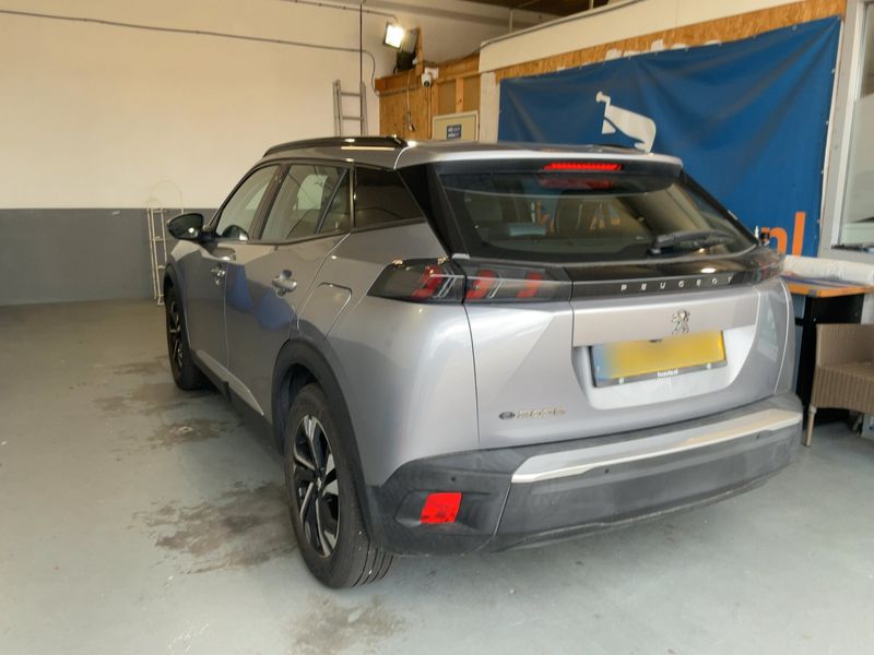 Peugeot 2008 electric drive 100 kW e Allure 2020 – снимка 6