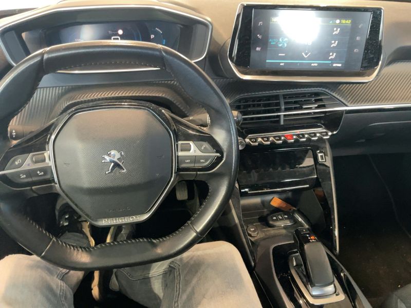 Peugeot 2008 electric drive 100 kW e Allure 2020 – снимка 17
