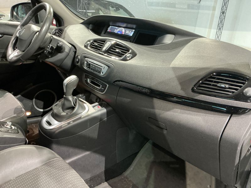 Renault Scenic 2.0 Dynamique 2012 – снимка 31