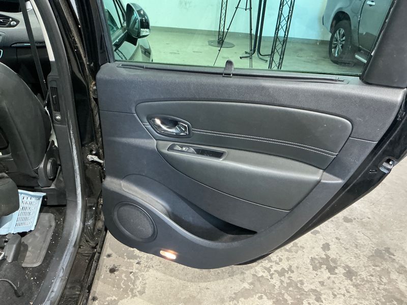 Renault Scenic 2.0 Dynamique 2012 – снимка 29