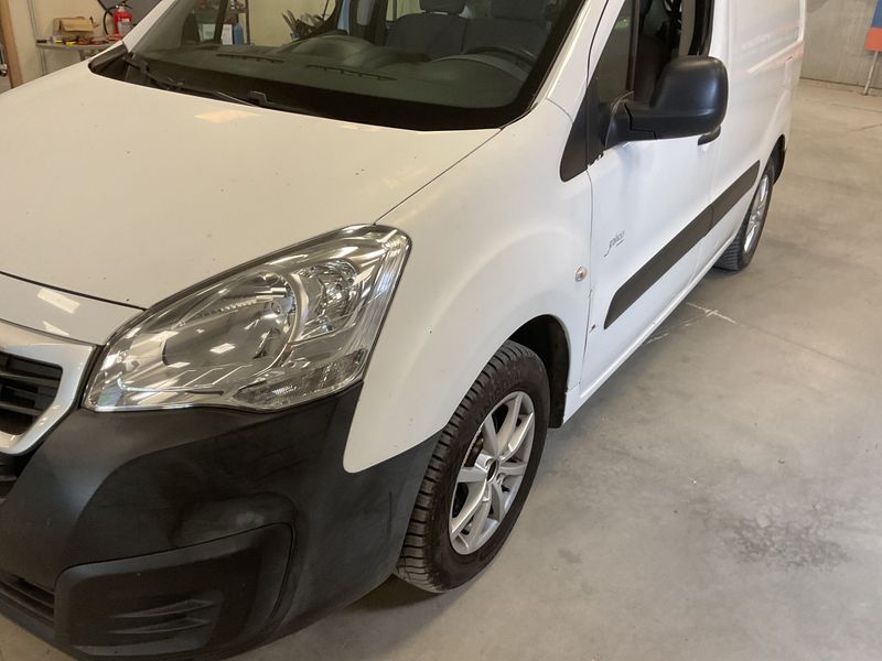Peugeot Partner 1.6 Blue-HDi L1 Komfort Plus 2016 – снимка 31