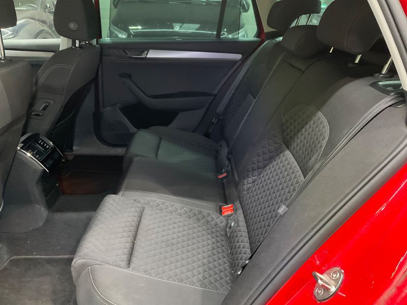 Skoda Superb 2.0 TDI Style 2018 – снимка 30