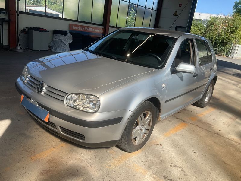 Volkswagen Golf IV 1.6 Special 2002 – снимка 1