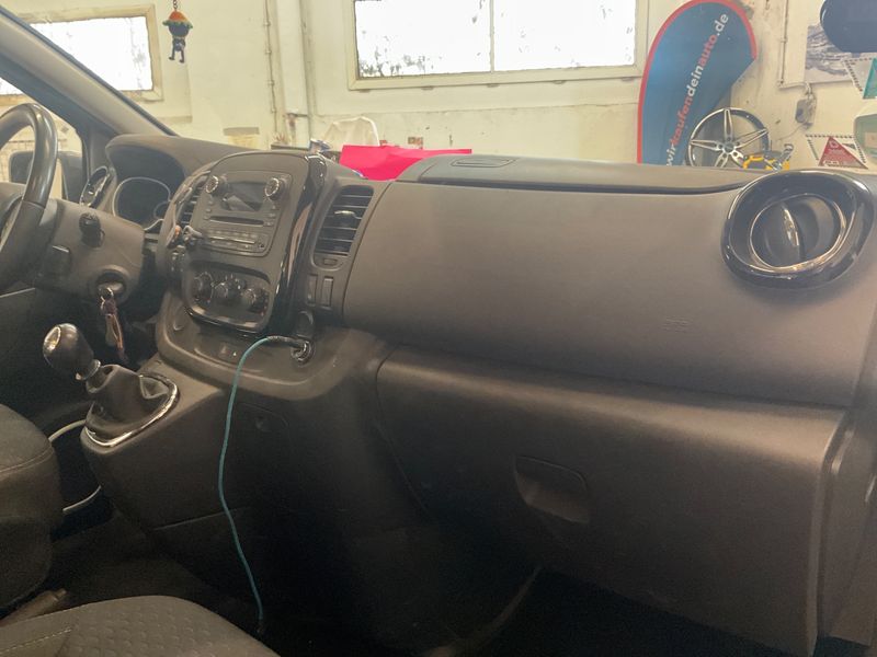 Opel Vivaro 1.6 CDTI Biturbo Combi L1H1 2,7t 2015 – снимка 29