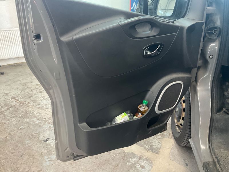 Opel Vivaro 1.6 CDTI Biturbo Combi L1H1 2,7t 2015 – снимка 31