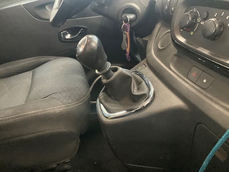 Opel Vivaro 1.6 CDTI Biturbo Combi L1H1 2,7t 2015 – снимка 32