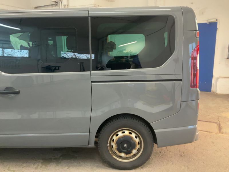 Opel Vivaro 1.6 CDTI Biturbo Combi L1H1 2,7t 2015 – снимка 6