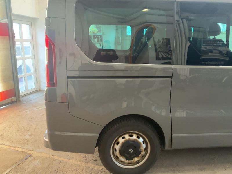 Opel Vivaro 1.6 CDTI Biturbo Combi L1H1 2,7t 2015 – снимка 8