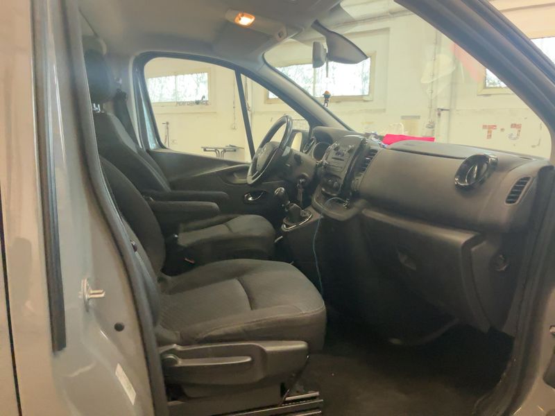 Opel Vivaro 1.6 CDTI Biturbo Combi L1H1 2,7t 2015 – снимка 17