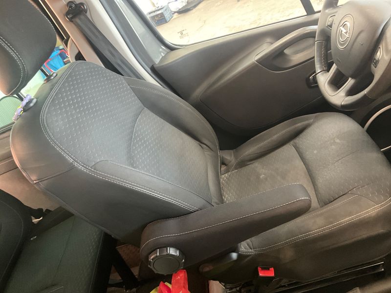 Opel Vivaro 1.6 CDTI Biturbo Combi L1H1 2,7t 2015 – снимка 27