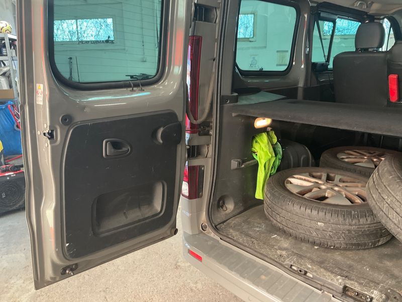 Opel Vivaro 1.6 CDTI Biturbo Combi L1H1 2,7t 2015 – снимка 34